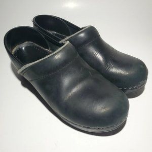 Dansko Womens size 37 (US 7) Black Leather Slip on Comfort Work Clogs